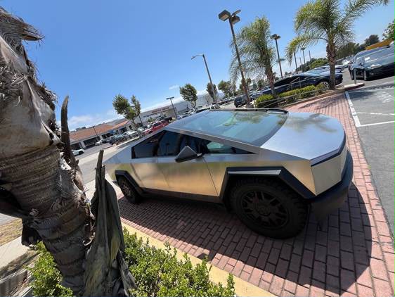 Tesla Cybertruck AWD · 11/2025